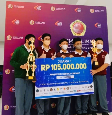 Juara 1 Kompetisi Cerdas Cermat ITECH 2023